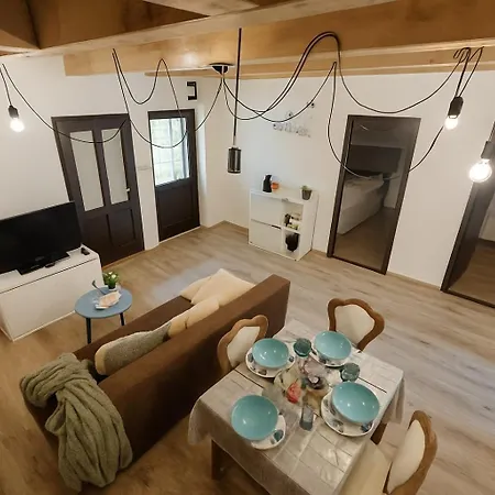 Nowhere Lodge *